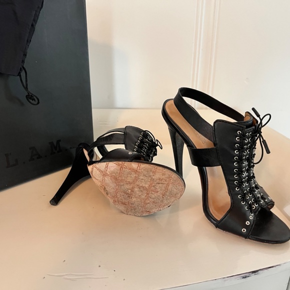 LAMB heels - Picture 4 of 4